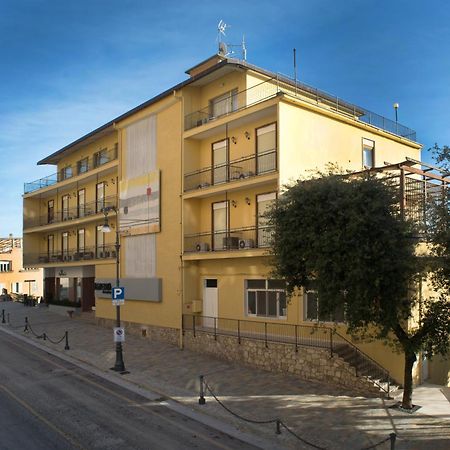 Hotel Astoria Fermo Bagian luar foto