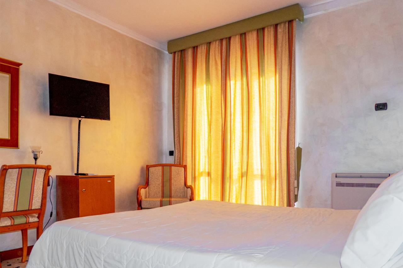 Hotel Astoria Fermo Bagian luar foto