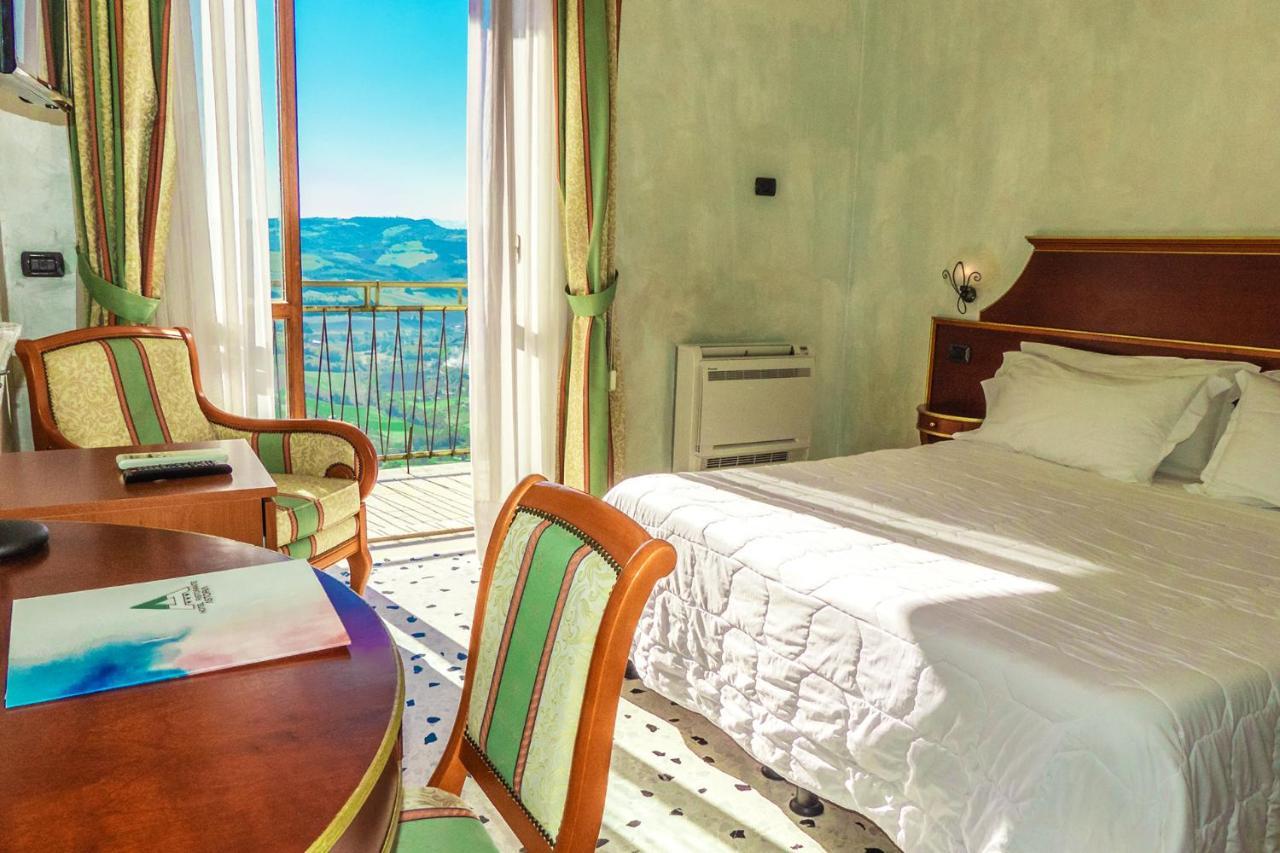 Hotel Astoria Fermo Bagian luar foto
