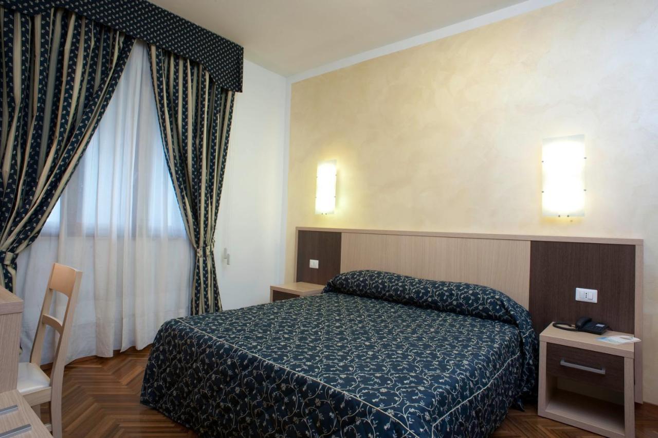 Hotel Astoria Fermo Bagian luar foto
