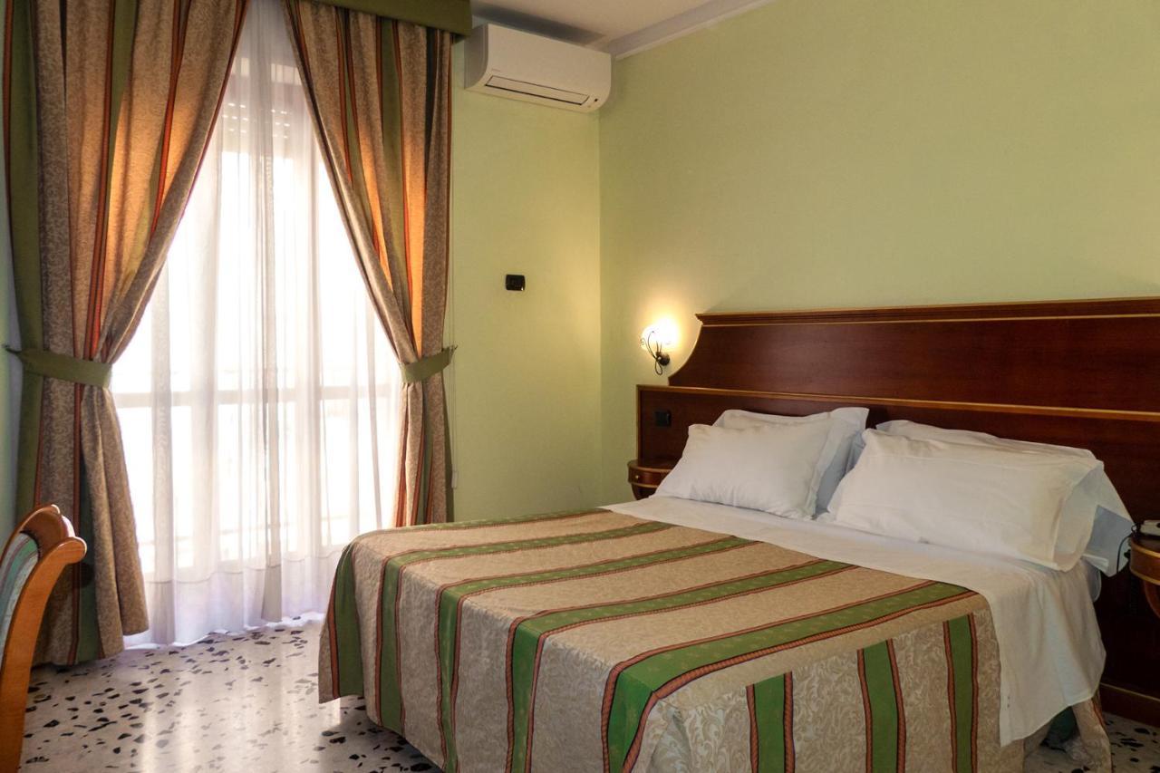 Hotel Astoria Fermo Bagian luar foto