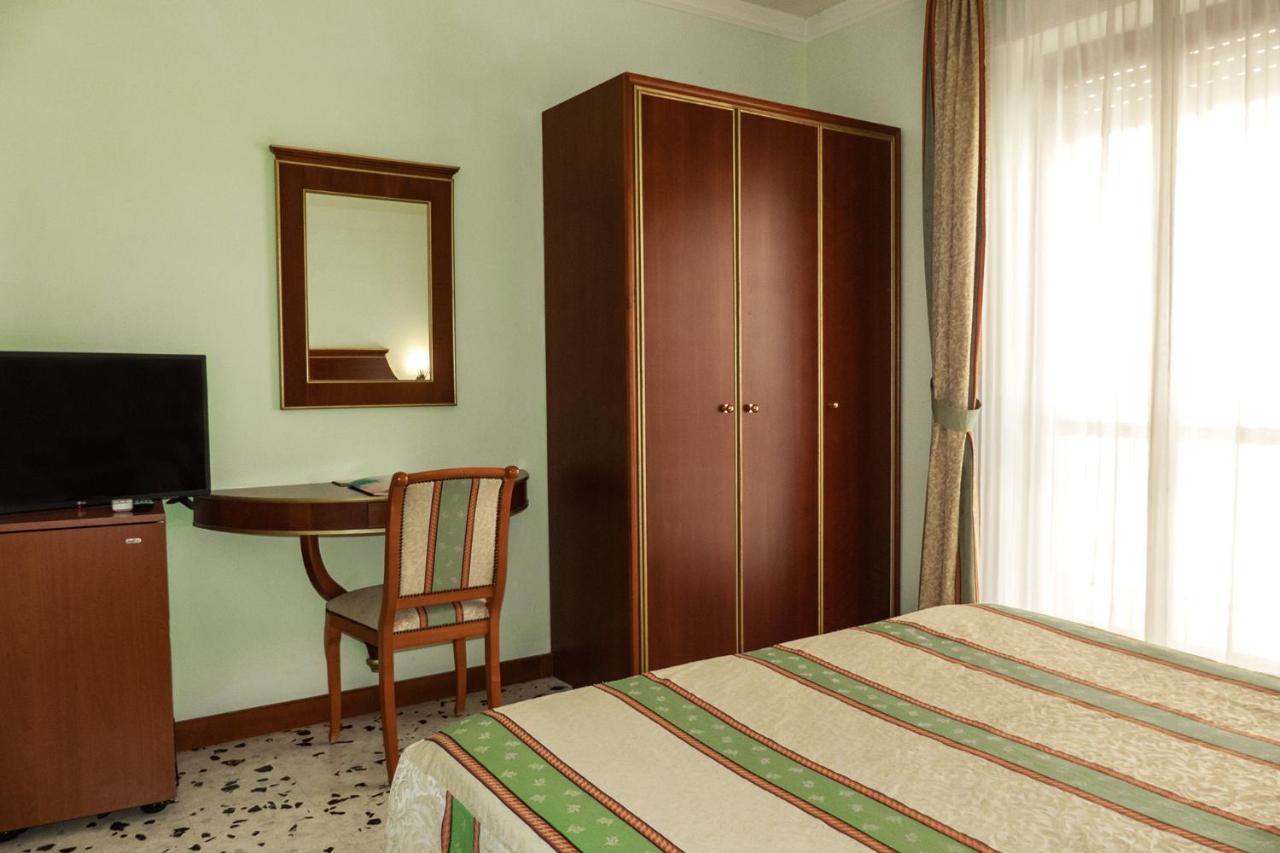 Hotel Astoria Fermo Bagian luar foto