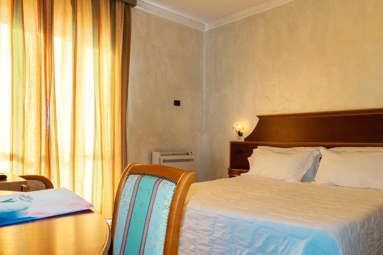 Hotel Astoria Fermo Bagian luar foto