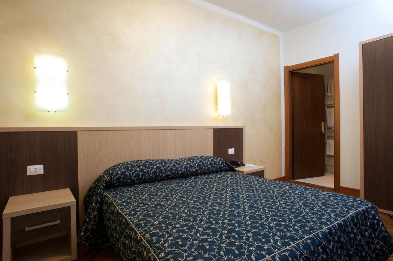 Hotel Astoria Fermo Bagian luar foto