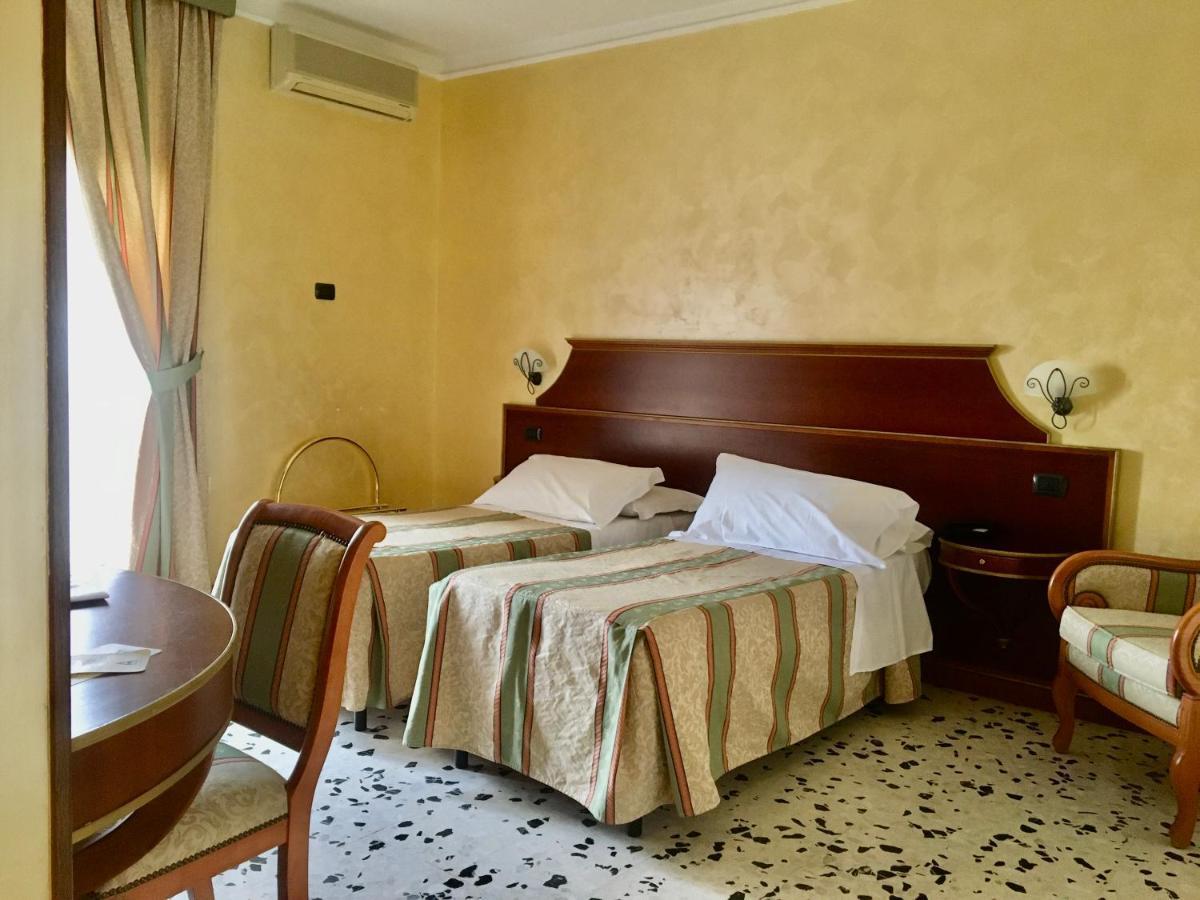Hotel Astoria Fermo Bagian luar foto