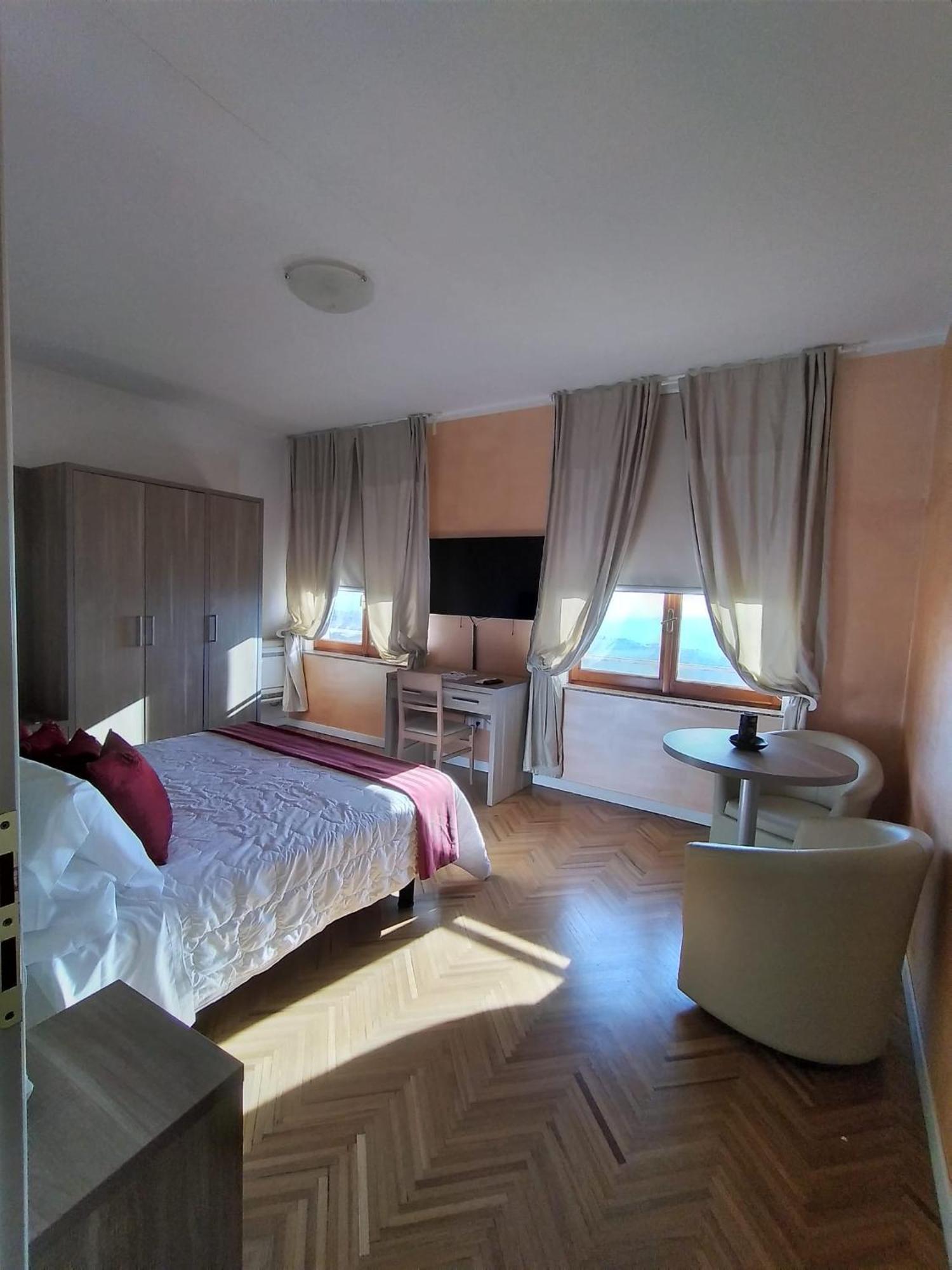 Hotel Astoria Fermo Bagian luar foto